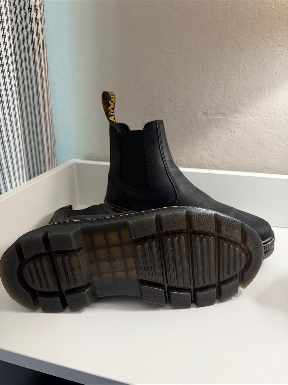 Dr. Martens Unisex Embury Chelsea Boot - Picture 2 of 6